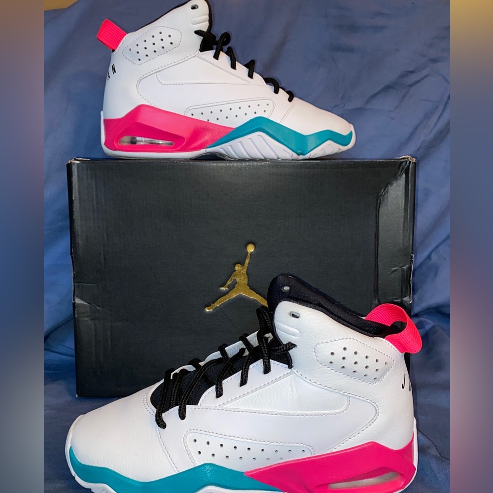Jordan Lift off white/turbo green in box youth size: 3.5